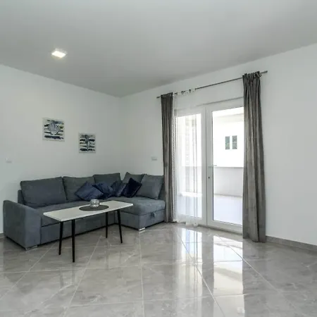 Ferienhaus Fur 11 Personen Und 1 Kind In Brodarica, Dalmatien Norddalmatien * بروداريكا