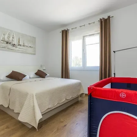 بيت للعطل Ferienhaus Fur 11 Personen Und 1 Kind In Brodarica, Dalmatien Norddalmatien *