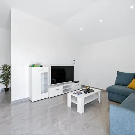 Ferienhaus Fur 11 Personen Und 1 Kind In Brodarica, Dalmatien Norddalmatien * بروداريكا