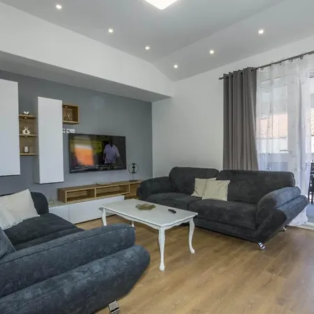 Ferienhaus Fur 11 Personen Und 1 Kind In Brodarica, Dalmatien Norddalmatien بيت للعطل بروداريكا