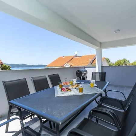 Ferienhaus Fur 11 Personen Und 1 Kind In Brodarica, Dalmatien Norddalmatien * بروداريكا